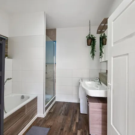 Backhome - Xl - Parkhaus - Fantastische Schlosslage - Smarttv - Waschmaschine - Netflix - 90qm - 24h Checkin - 2 Ludwigsburg